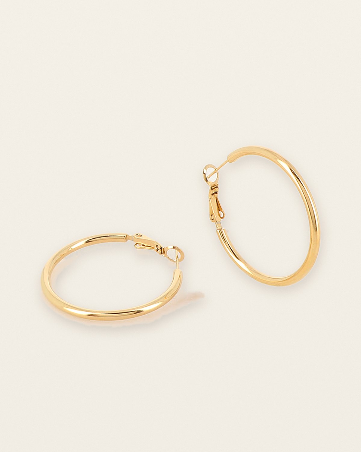 Manon Hoops – Gold, 35 mm