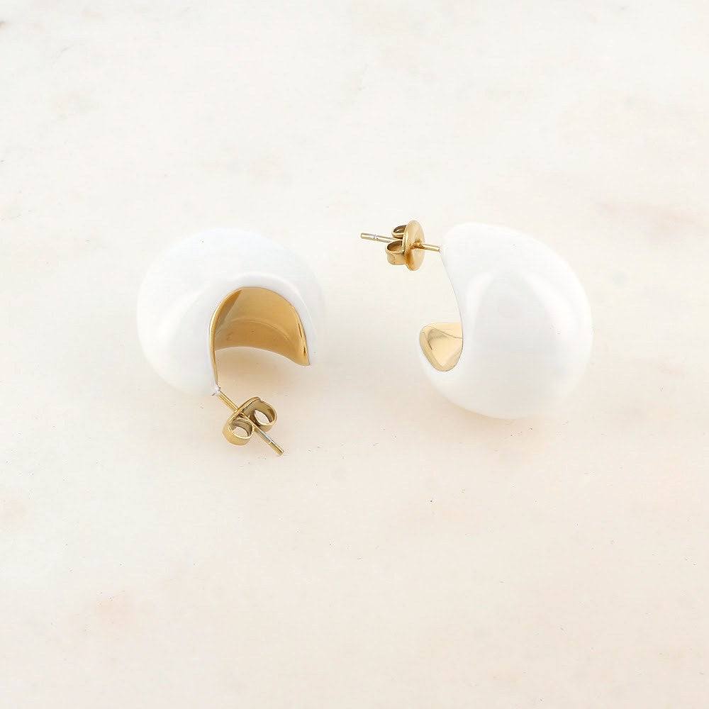 Suzanne Hoops – White