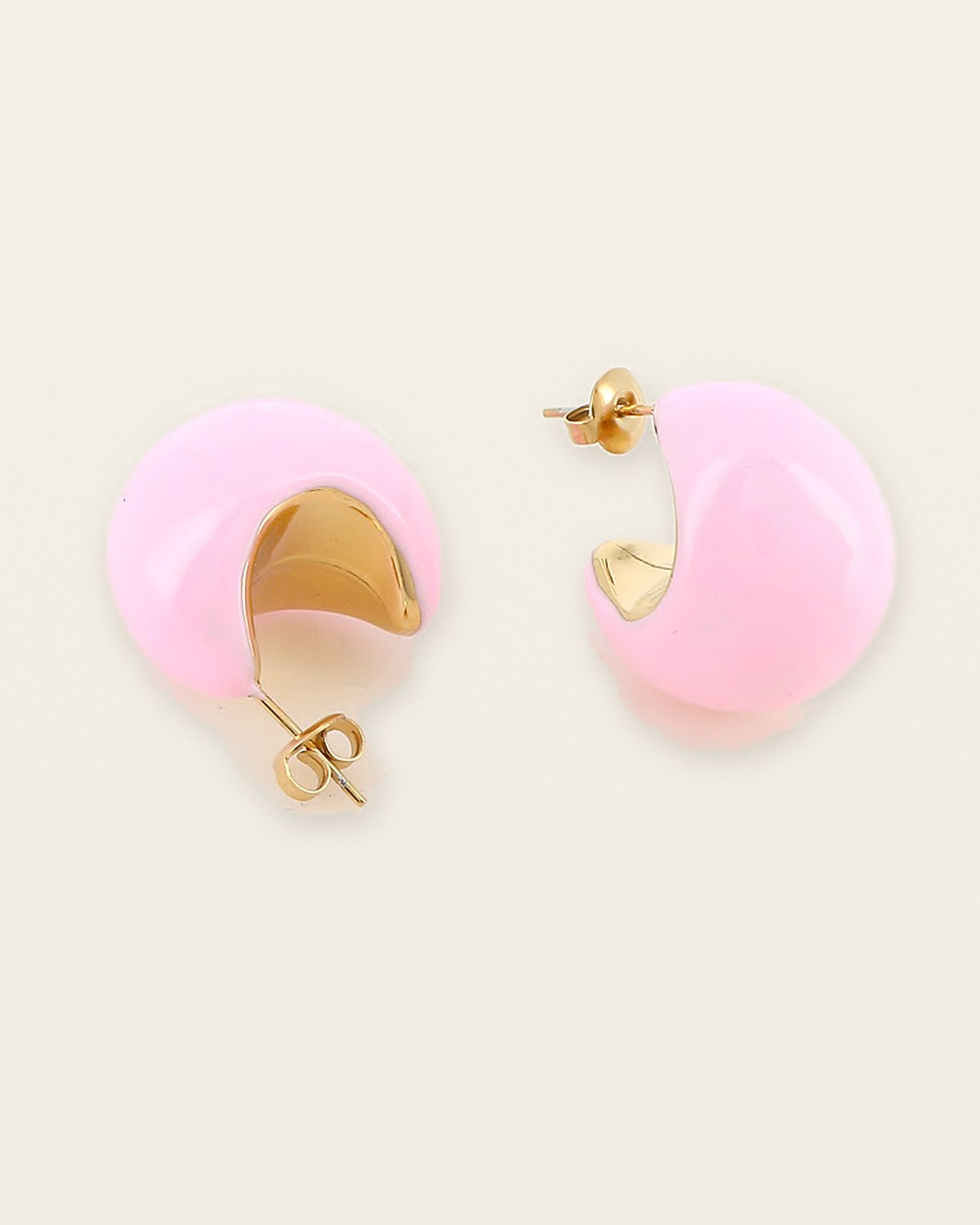 Suzanne Hoops – Pink